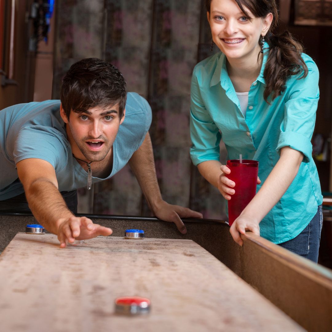 xr:d:DAGBS9H6Hfk:97,j:7573226596544589483,t:24040415 Shuffleboardppl